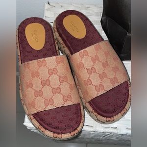 Gucci GG supreme sandals